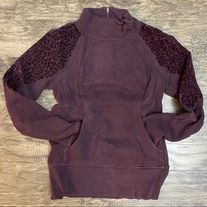 LULULEMON Pullover Sweat Shirt